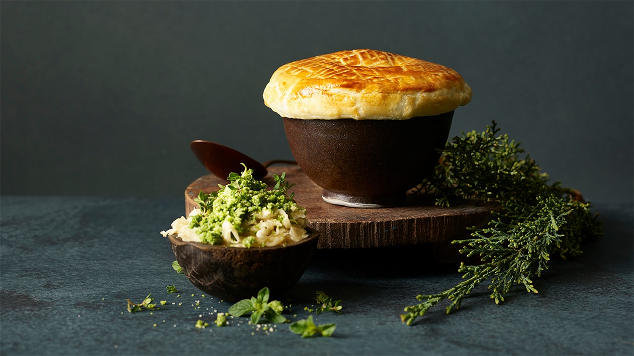 Fasanen-Pie und Sekt-Sauerkraut mit Kräutercrumble – Rezepte