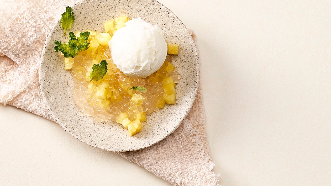 Zitronensorbet mit Ananas-Tapioka-Salat und Mandel-Honig-Sirup – Rezepte